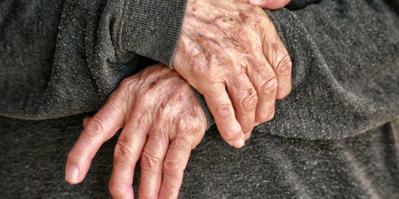 درمان قطعی آرتروز کمر؛ درد ستون فقرات در افراد مسن